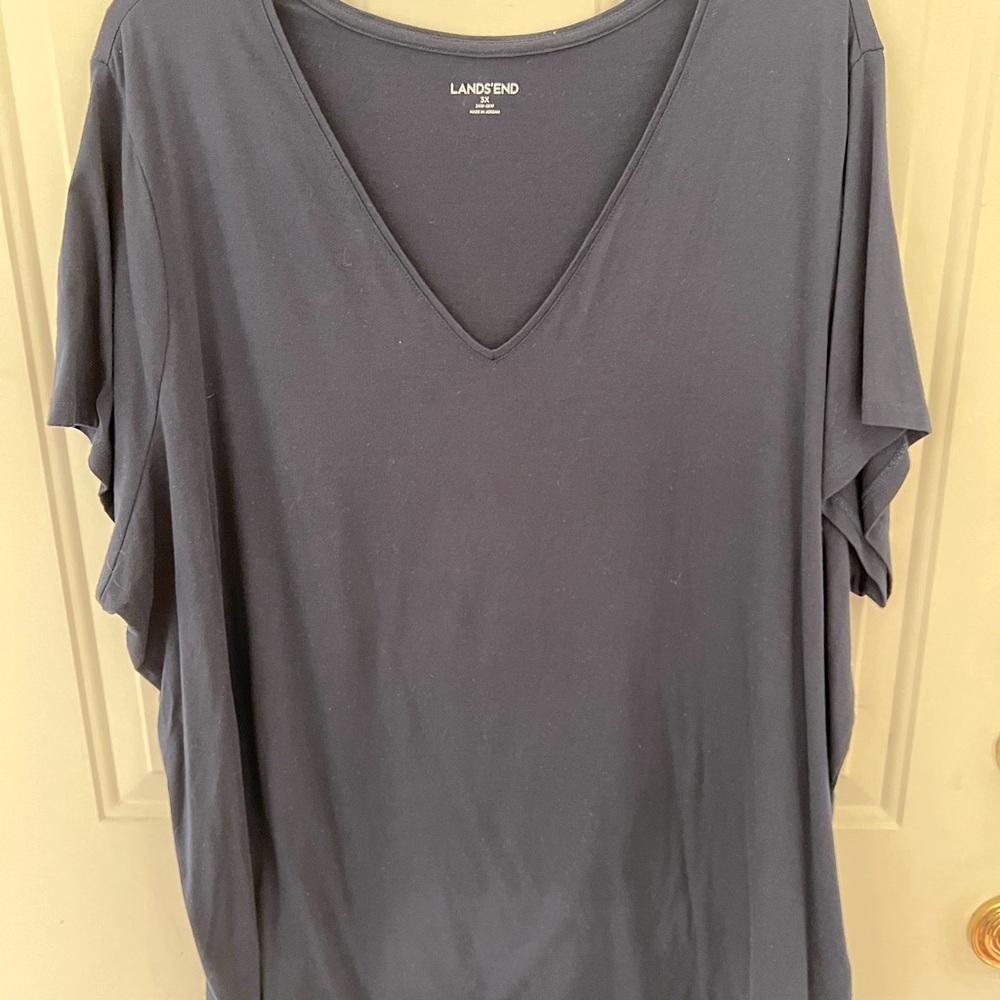 Women’s navy blue short sleeve V-neck T-shirt. Size 3X. Lands’ End.